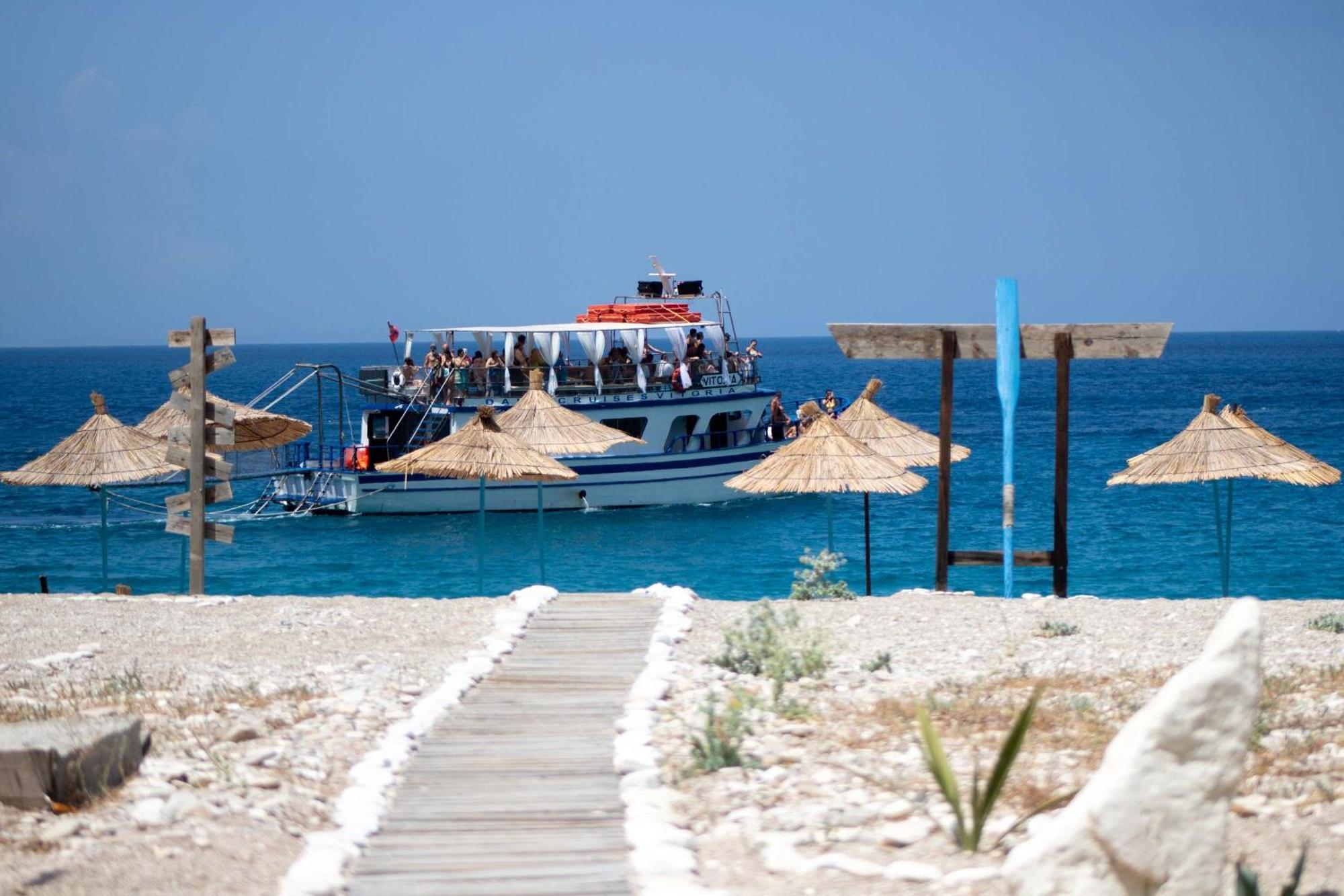 Lost Paradise Eco Camping Himare Exterior photo